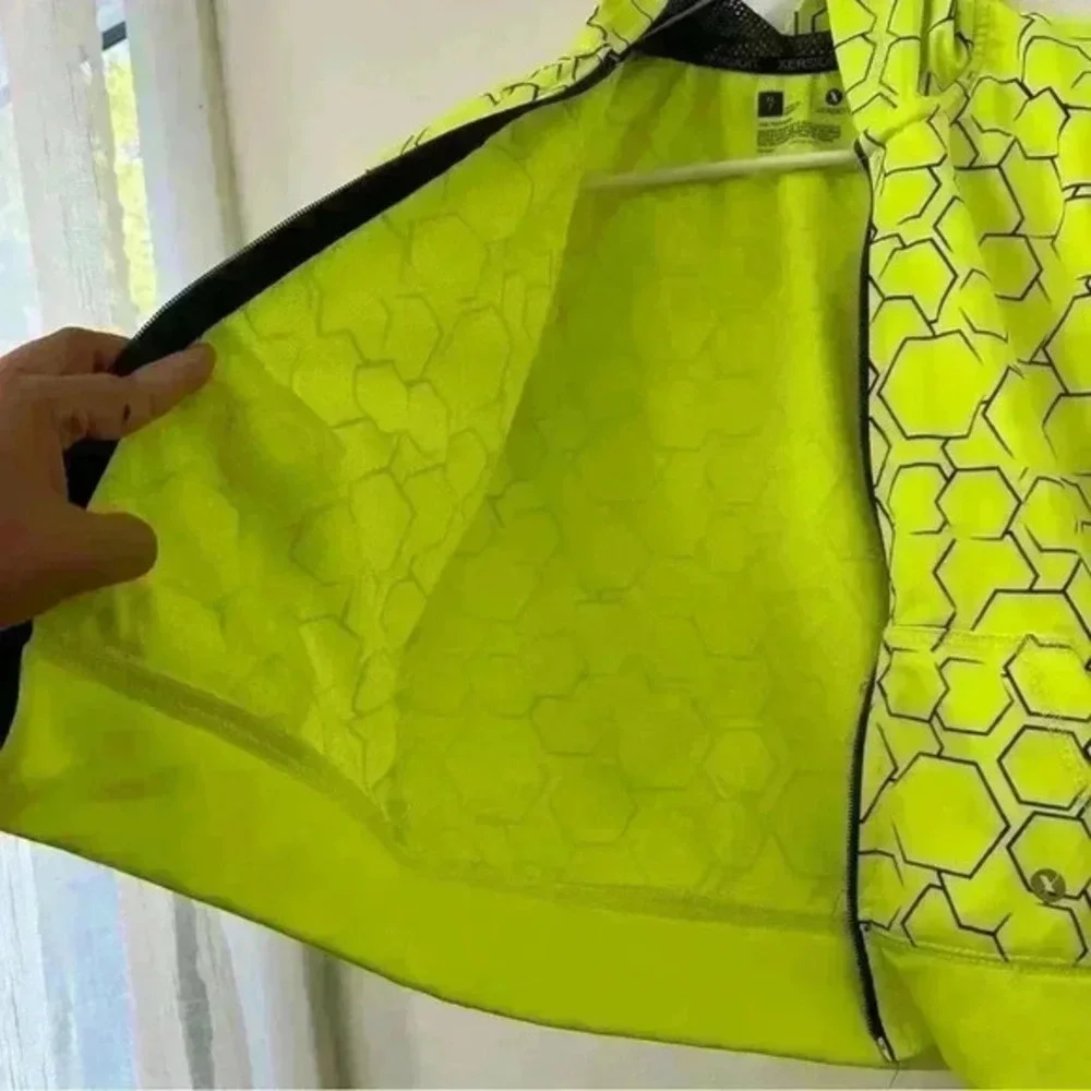 Xersion Geometric Hexagon Neon Yellow Black‎ Long Sleeve Zip Up Hoodie Kids XL